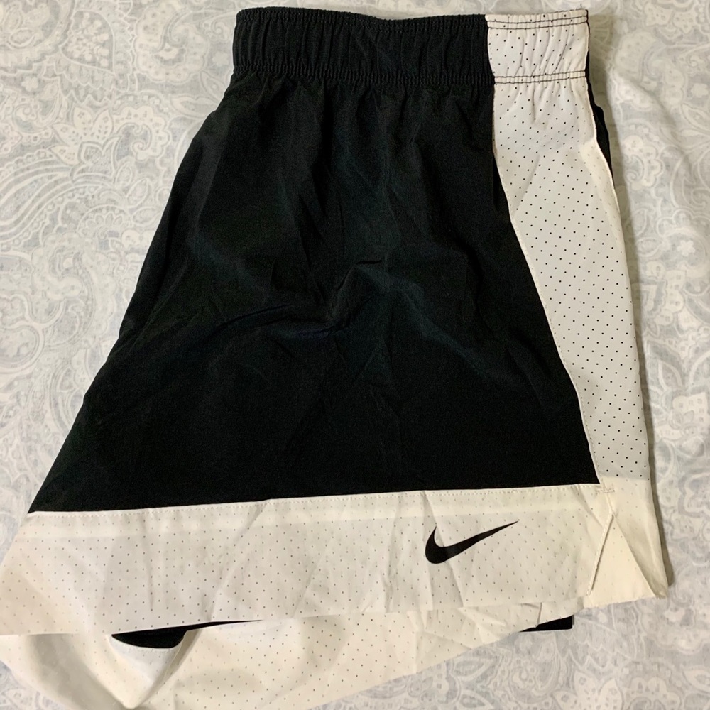 NWOT NIKE Dri-Fit Flex Short